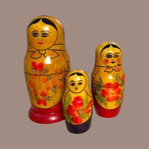 Vintage Russian Matryoshka Nesting Dolls 3 Pc Hand Painted Wood Made in USSR